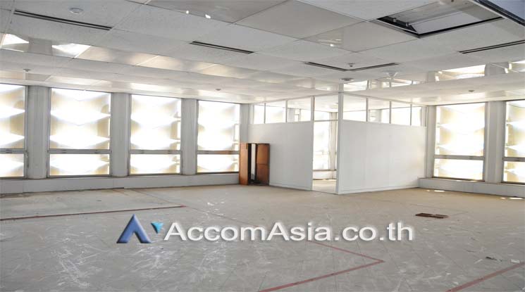  1  Office Space For Rent in Silom ,Bangkok MRT Lumphini at Sri Fueng Fung Building AA11167